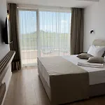 Hotel Mia *